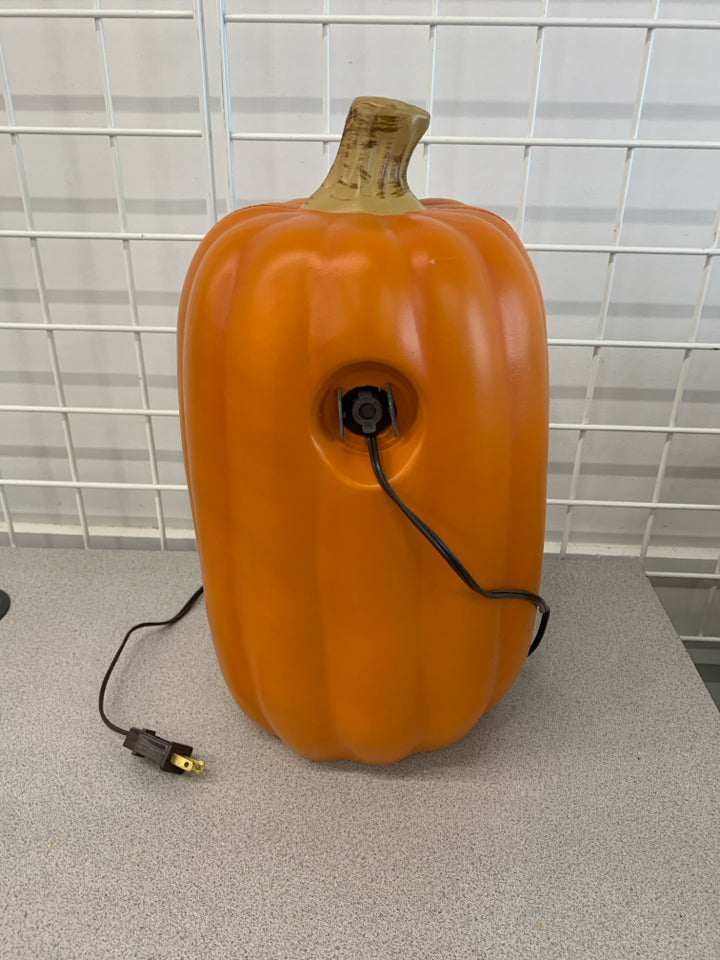 LIGHT-UP JACK-O-LANTERN.