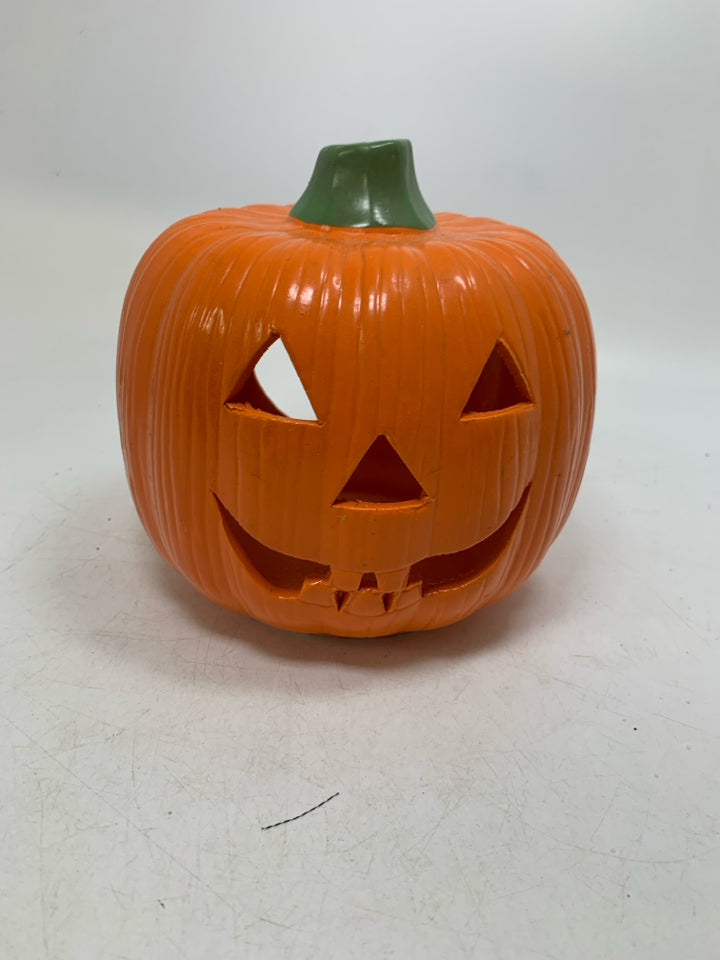 SMALL CERAMIC HOLLOW JACKO LANTERN CUTOUT.