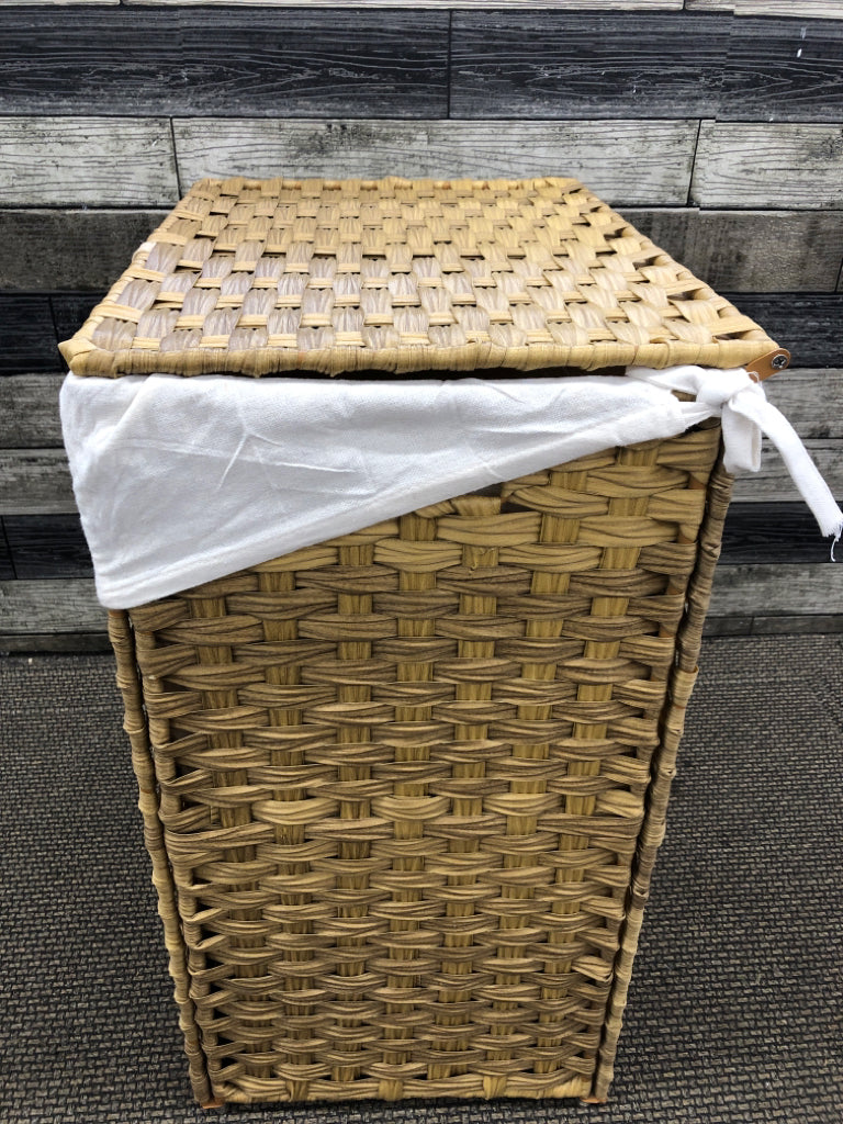 COLLAPSIBLE PLASTIC WICKER LANDRY HAMPER W/ FABRIC LINING.