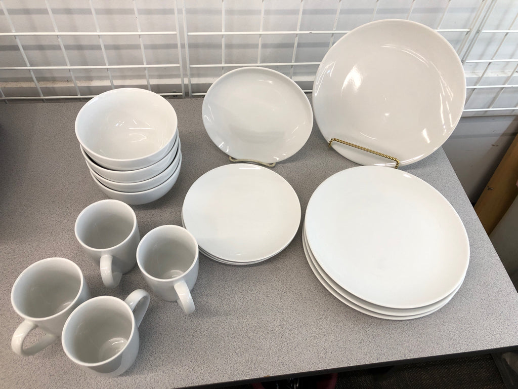 16PC DINNER SET SERVICE FOR 4.