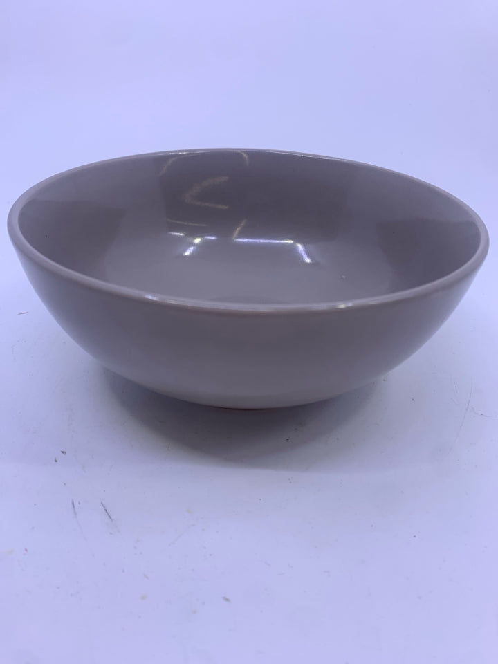4 GREY/BROWN SHALLOW BOWLS.