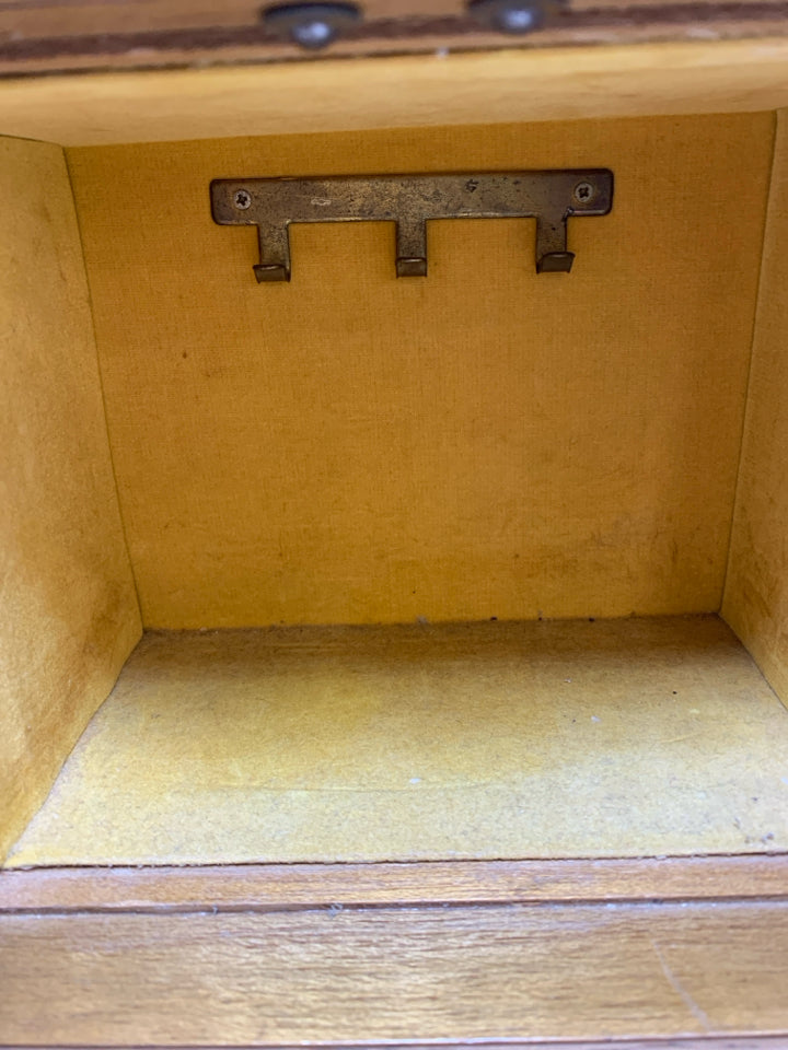 VTG WOOD JEWELRY BOX W/2 DRAWERS.