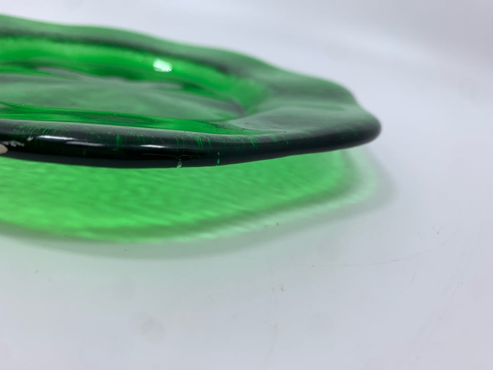 TEXTURED GREEN GLASS PLATE W/SCALLOP EDGE.