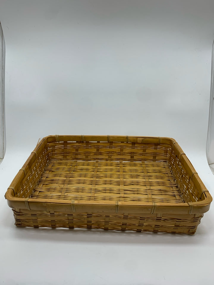 WOVEN RECTANGLE BASKET TRAY.