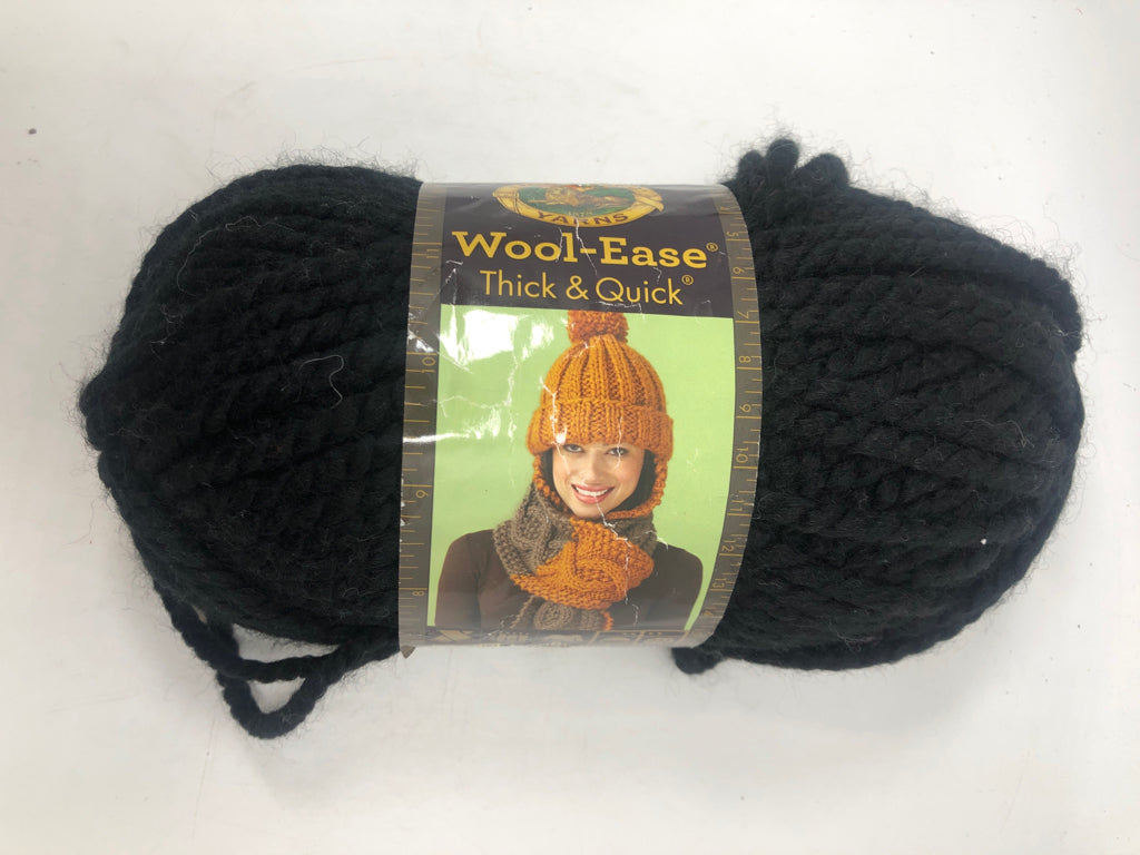 BLACK THICK WOOL YARN.