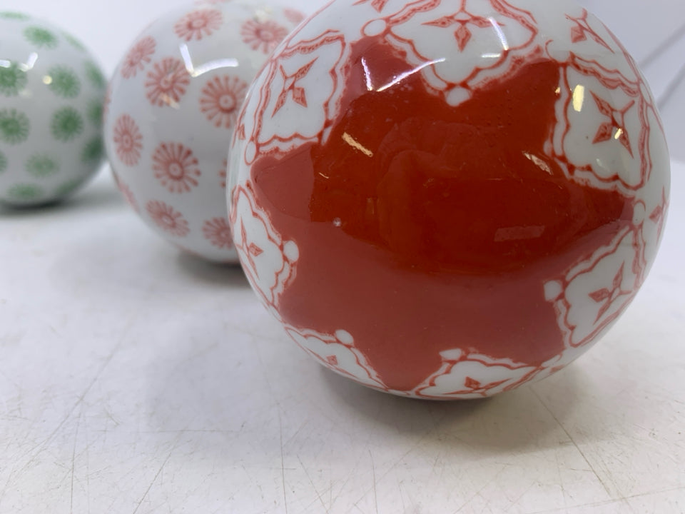 BAG OF 4 CERAMIC BALL FILLER.