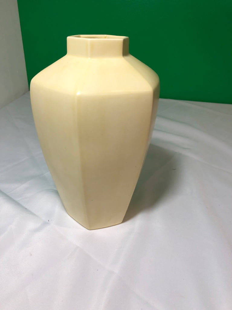 HANDMADE PALE YELLOW/PINK FLORAL GINGER JAR.