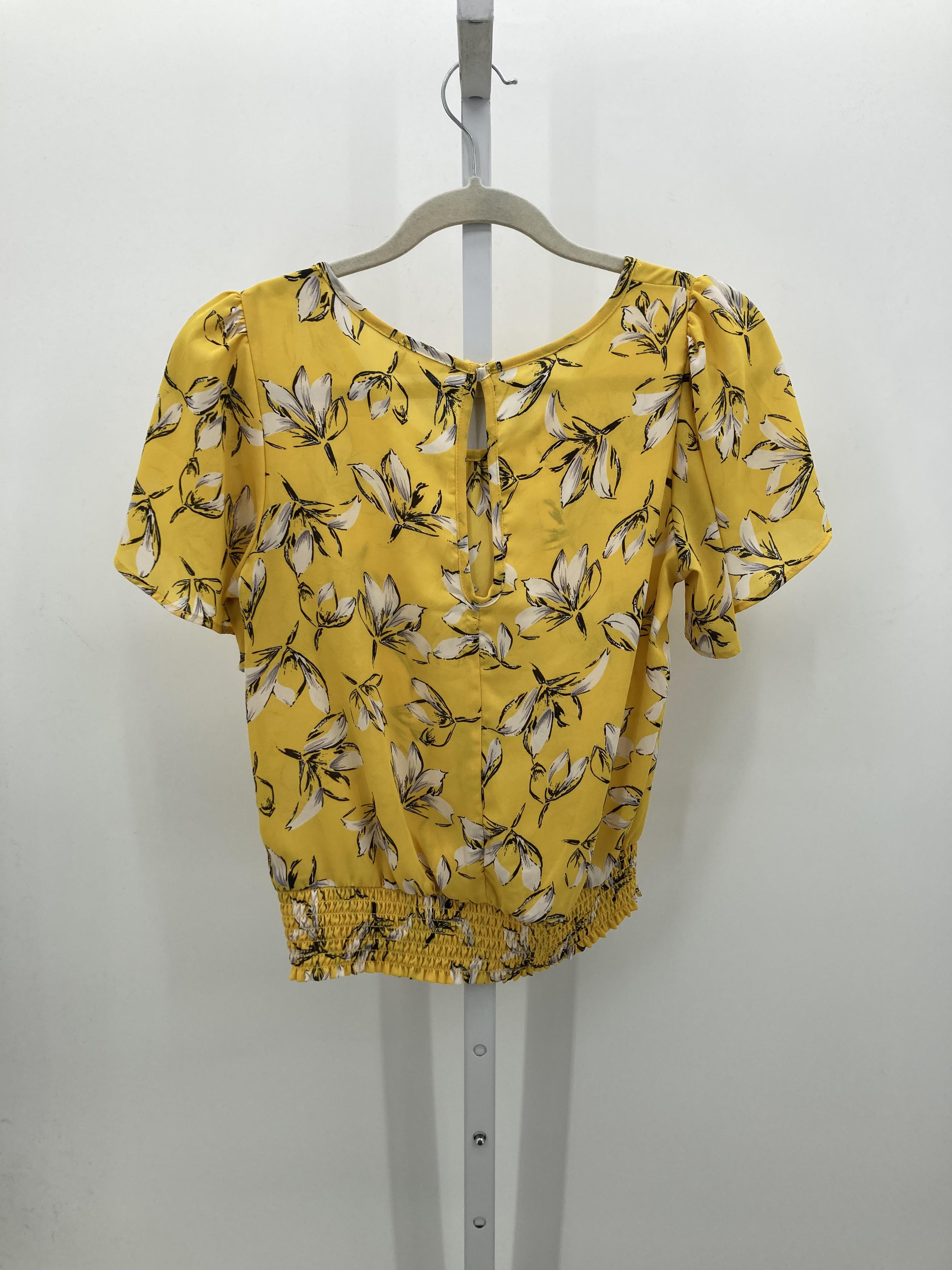 Size Small Juniors Short Sleeve Shirt
