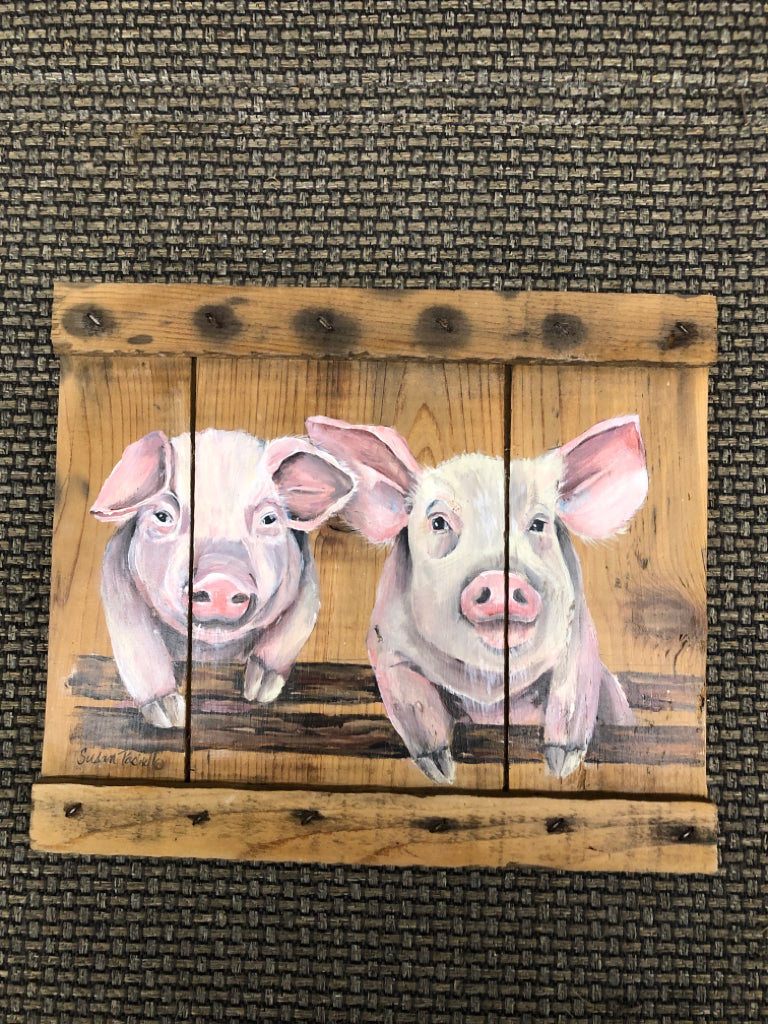 2 PIGS ON WOOD WALL HANGING.