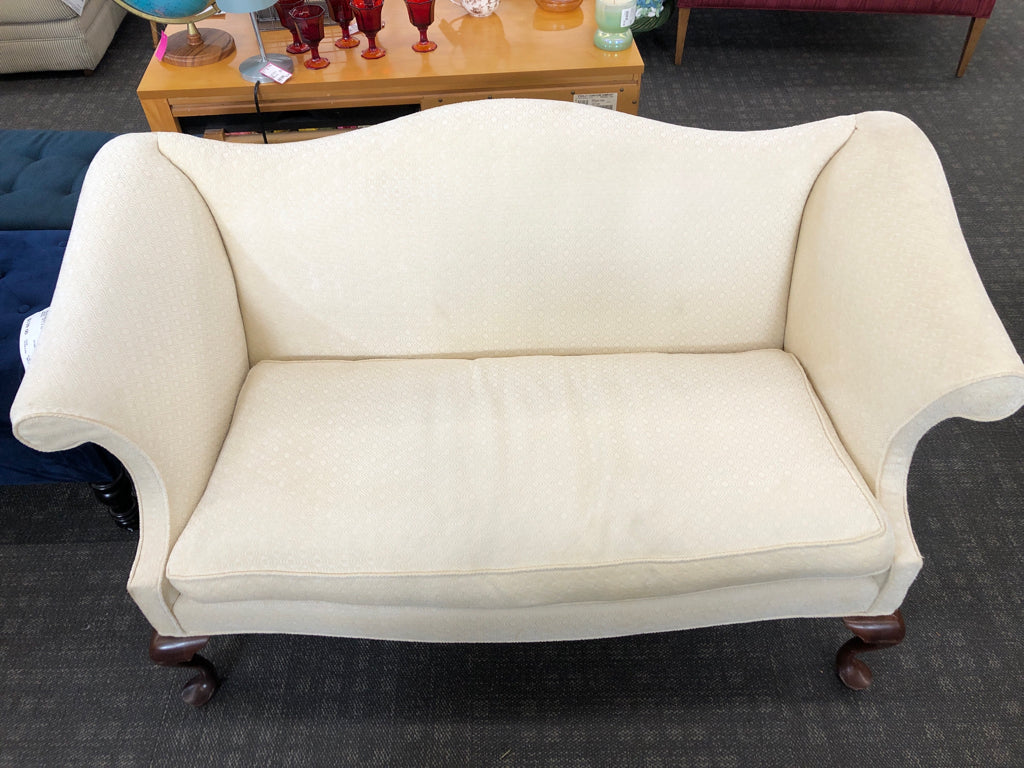 VTG-STYLE CREAM LOVE SEAT.