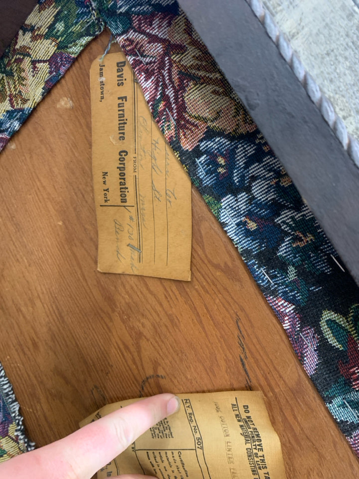 VTG FLORAL UPHOLSTERED VANITY BENCH DARK WOOD.
