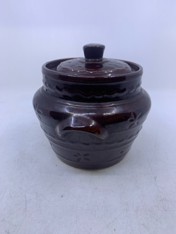 DARK BROWN TEXTURED BEAN POT W/ LID.