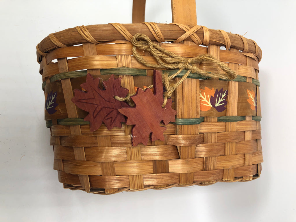 WOVEN BASKET W/WOOD LEAVES AND HANDLE.
