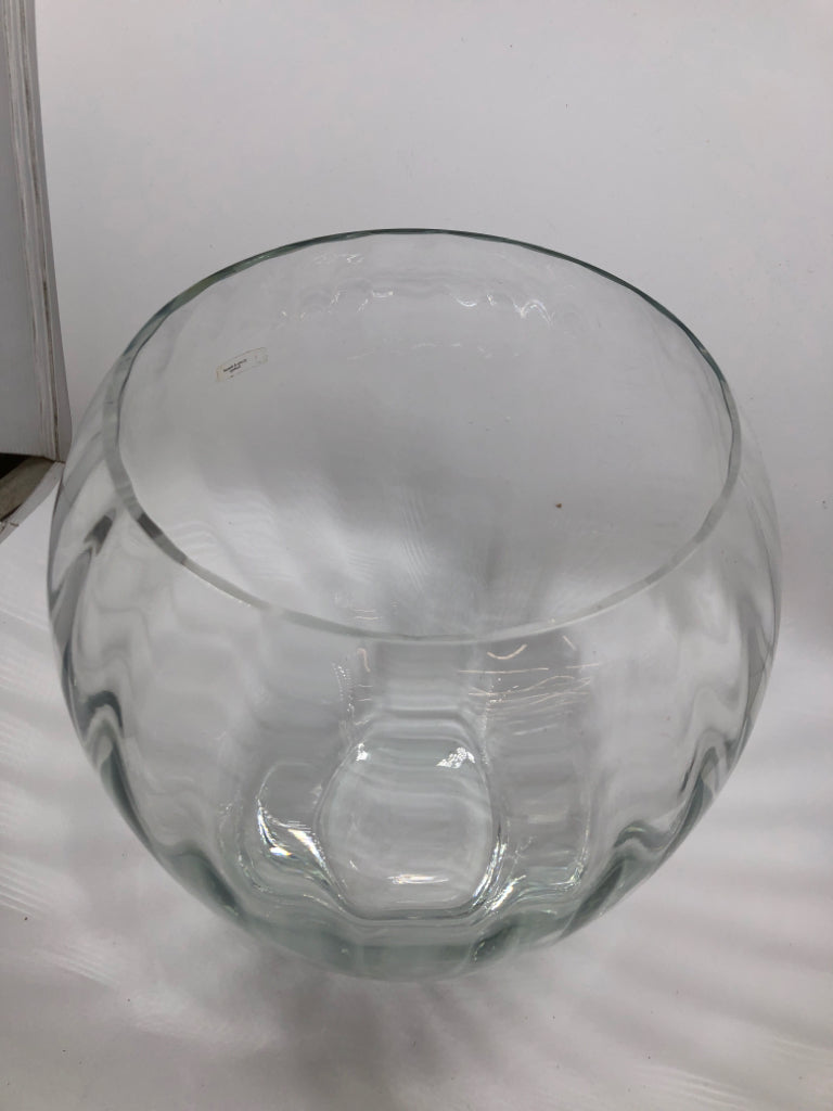 LG CRYSTAL VASE - CRATE & BARREL.