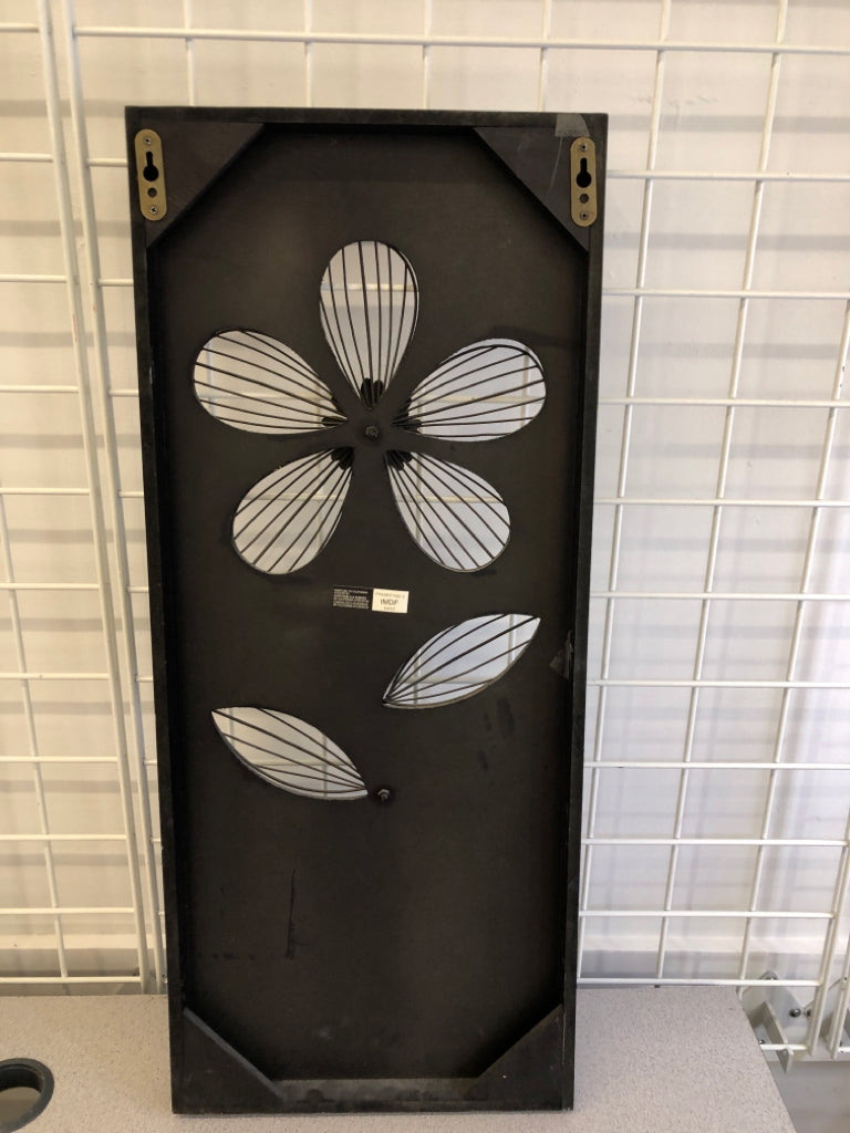 TEAL DISTRESSED WOOD PLANK W/METAL FLOWER.