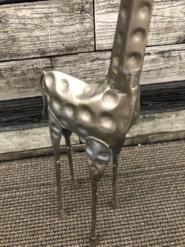 LONG-LEGGED METAL GIRAFFE FIGURINE.