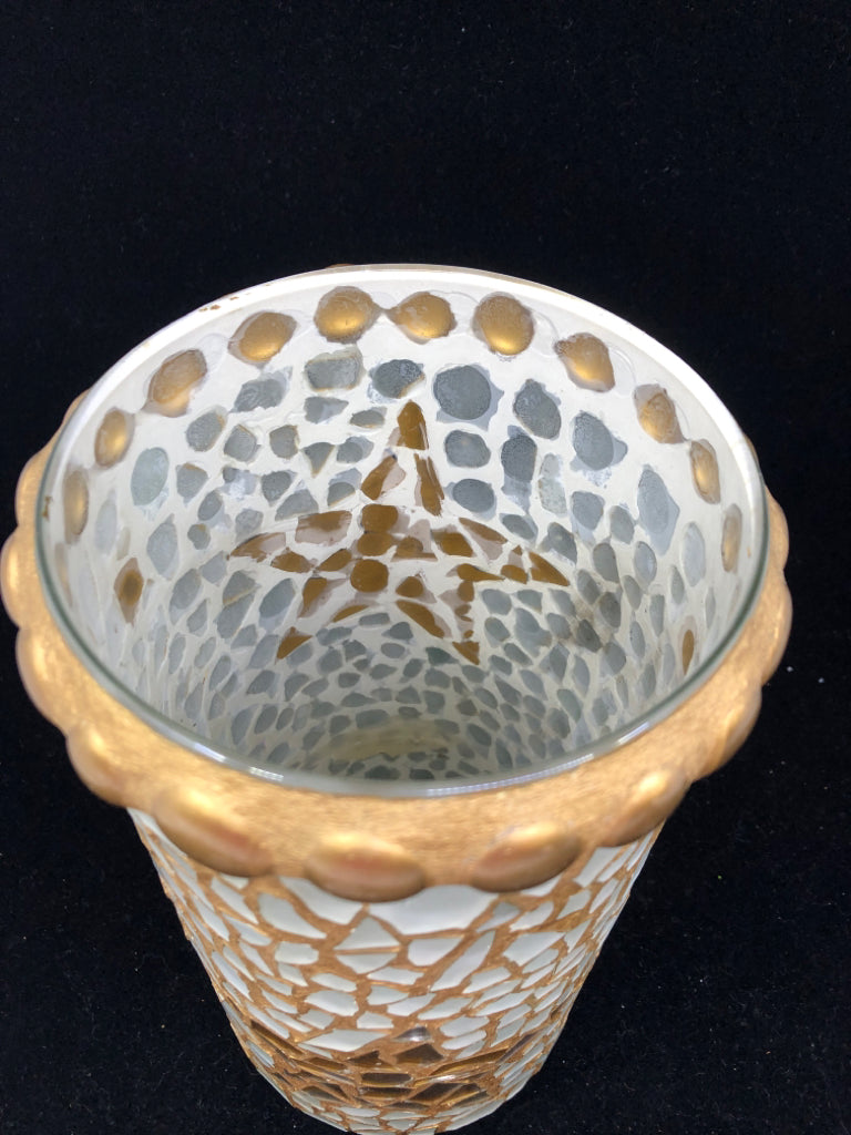 GOLD/WHITE MOSAIC GLASS CANDLE HOLDER.
