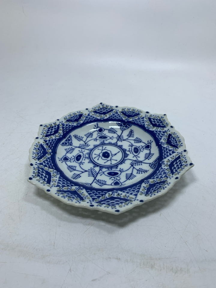 BLUE WHITE PIERCED EDGE DECOR PLATE.