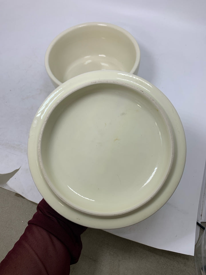 LENOX HOLIDAY COVERED CASSEROLE DISH.