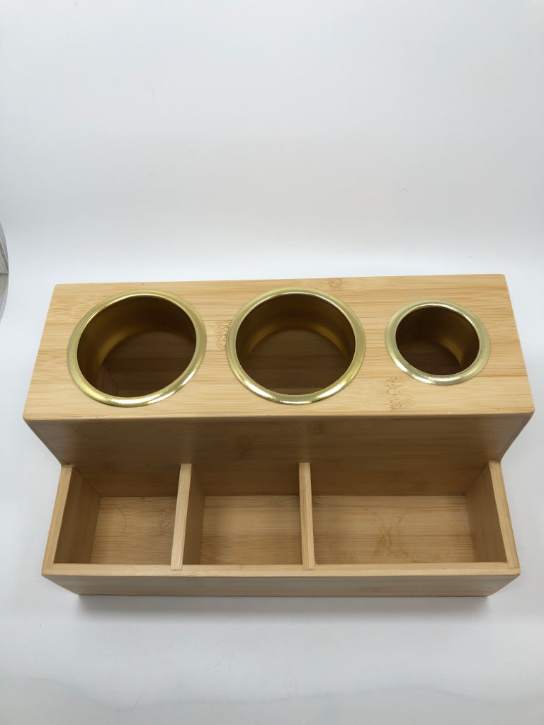 LIGHT WOOD/GOLD ORGANIZER.