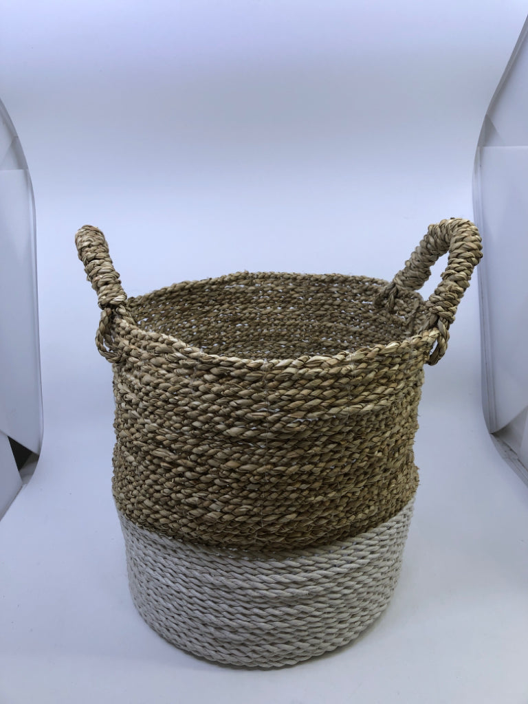 2-TONED WICKER BASKET W/HANDLES WHITE & CREAM.