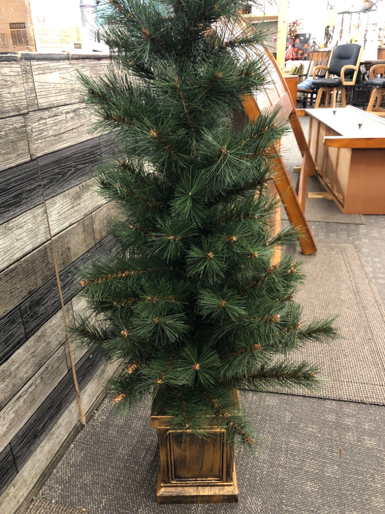 FAUX XMAS TREE IN GOLD PAINTED PLANTER.