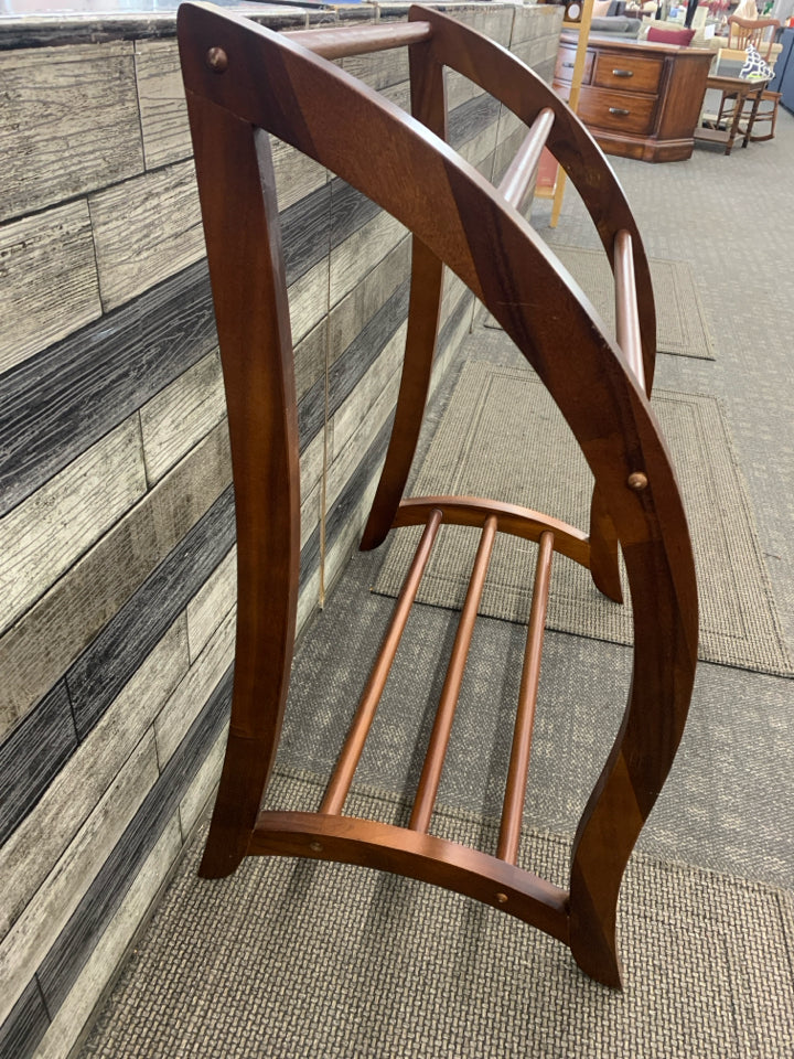 DK WOOD CURVED BLANKET RACK.