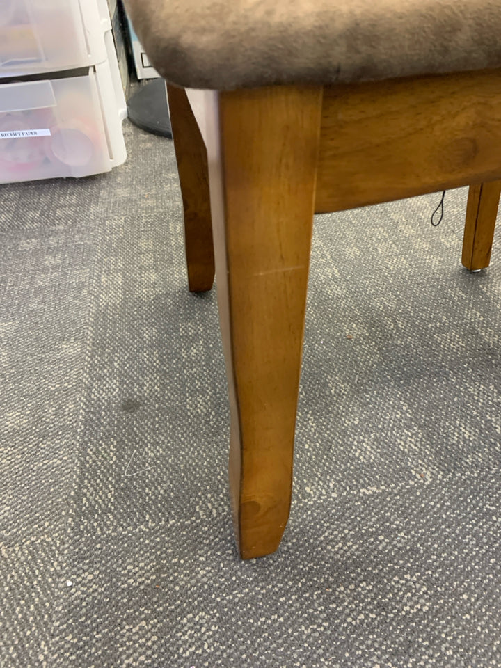 SMALL ROUND DROP LEAF TABLE +2 CHAIRS.