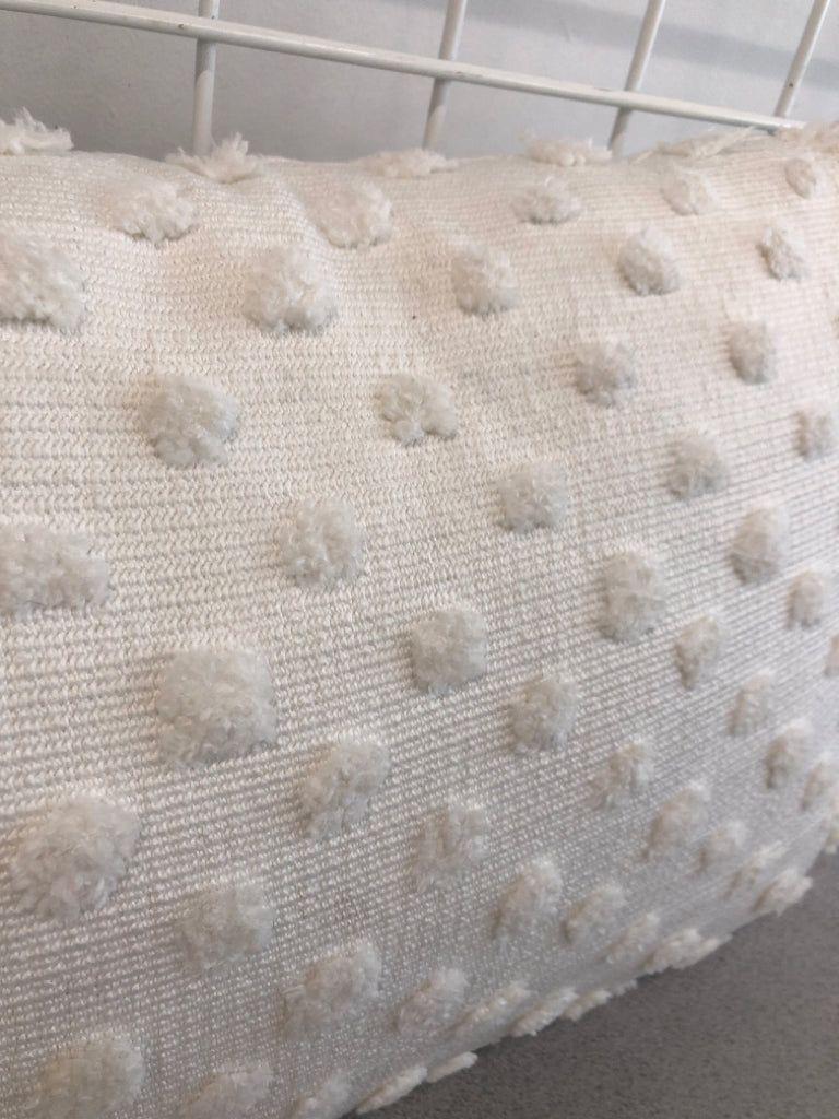 TEXTURED DOTTED PILLOW.