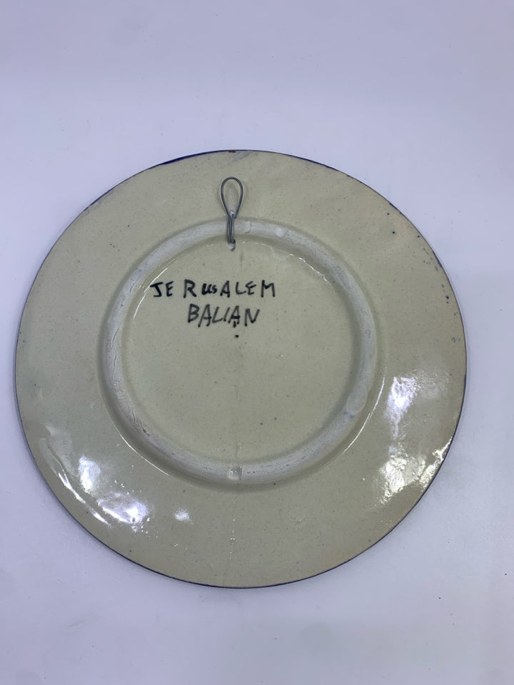 PAINTED CERAMIC TRIVET W/GREEN LEAF DESIGN.