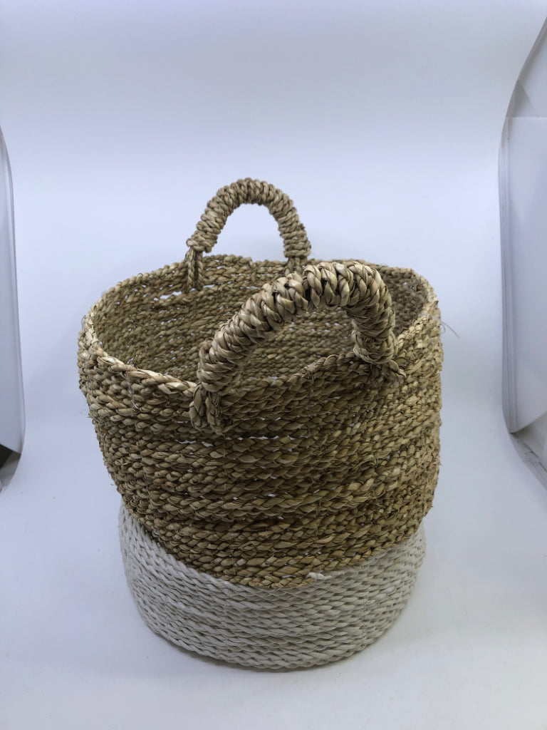 2-TONED WICKER BASKET W/HANDLES WHITE & CREAM.