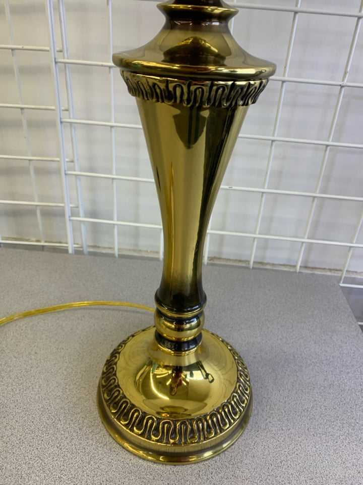 GOLD BASE LAMP W/CREAM SHADE.
