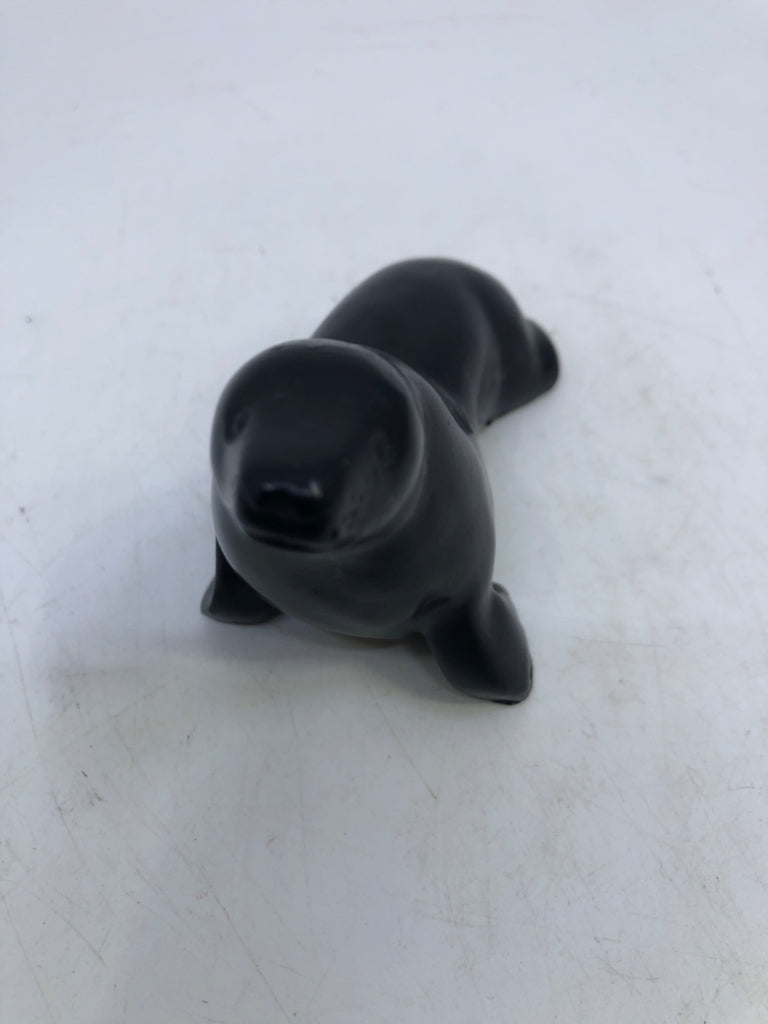 VTG BLACK SEAL- COLUMBIA COAST ARTWARE.