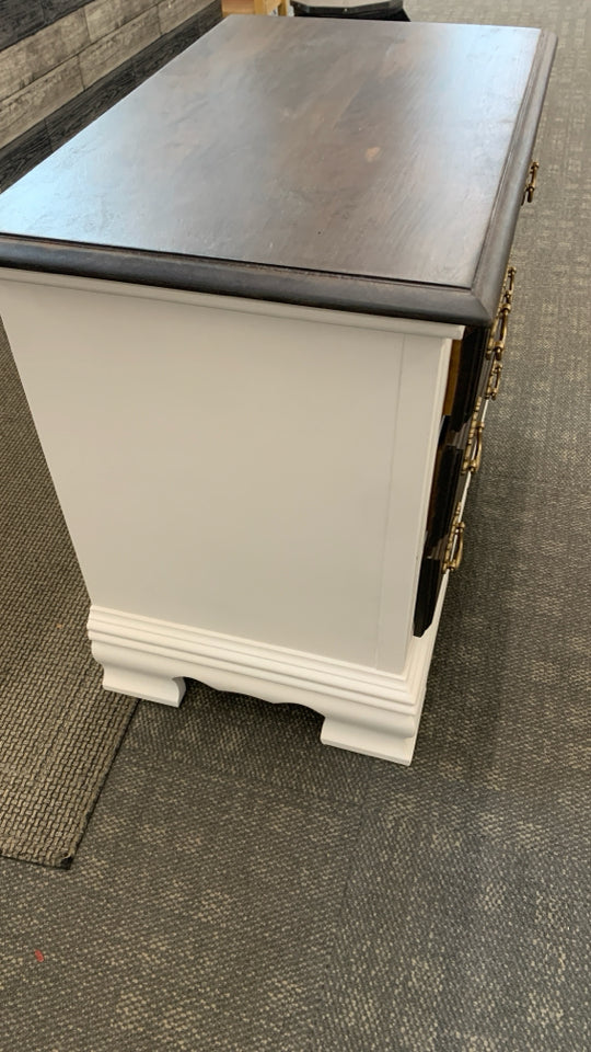 DRK WOOD/WHITE KINCAID NIGHTSTAND.