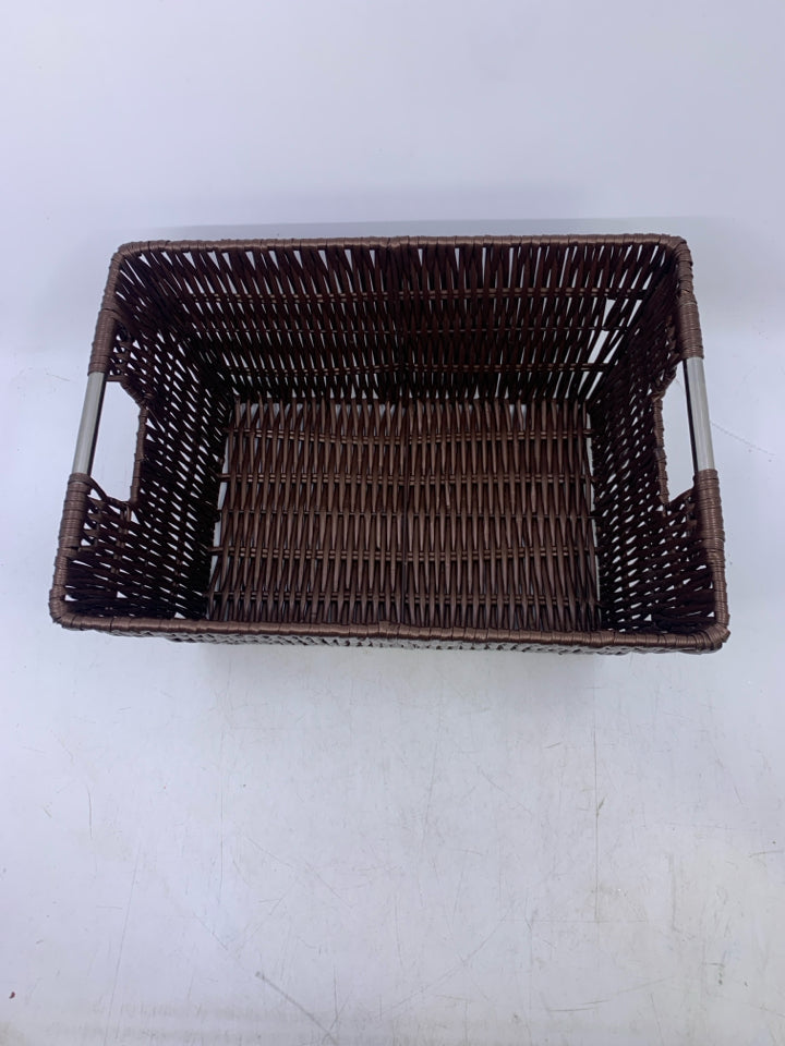 BROWN PLASTIC WOVEN W/ SILVER METAL HANDLES.