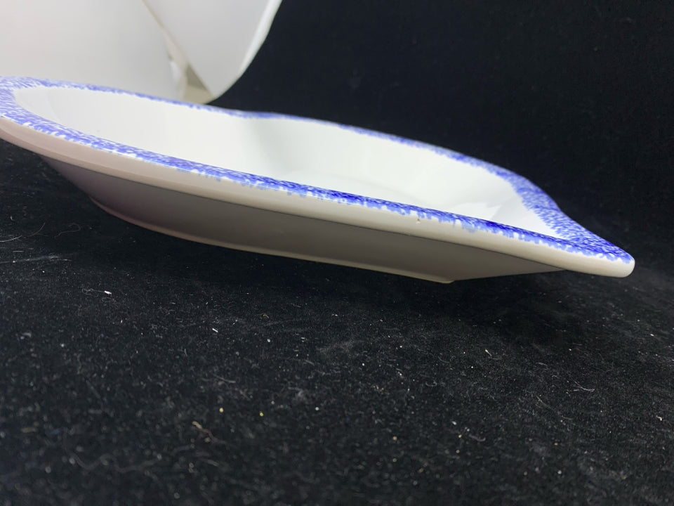 BLUE AND WHITE HEART SPONGE PLATE.