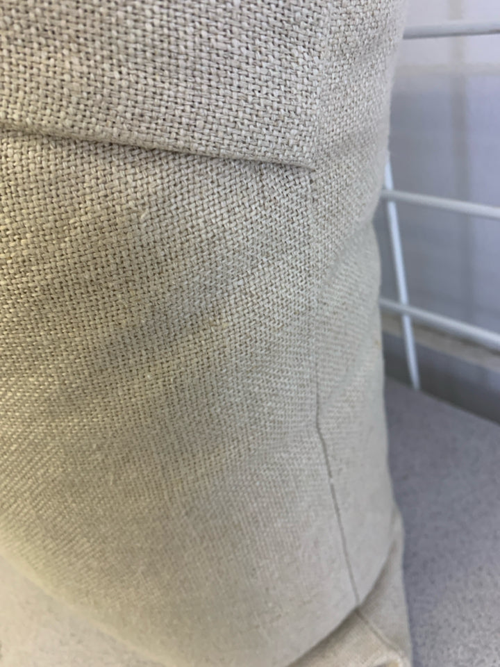 CANVAS PILLOW W/BUTTON.