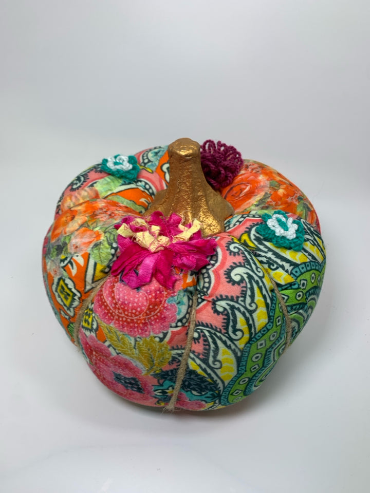 COLORFUL FLORAL DIAM PLUSH PUMPKIN.