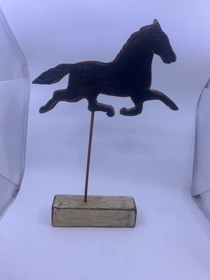 PRIMITIVE HORSE ON STAND.
