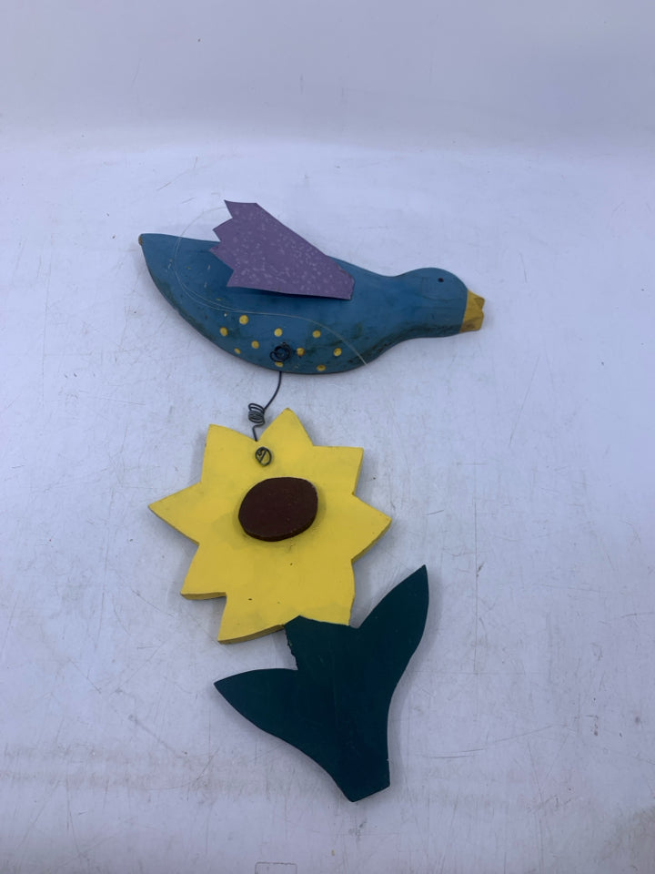 WOOD BLUE BIRD/SUNFLOWER WALL HANGING.