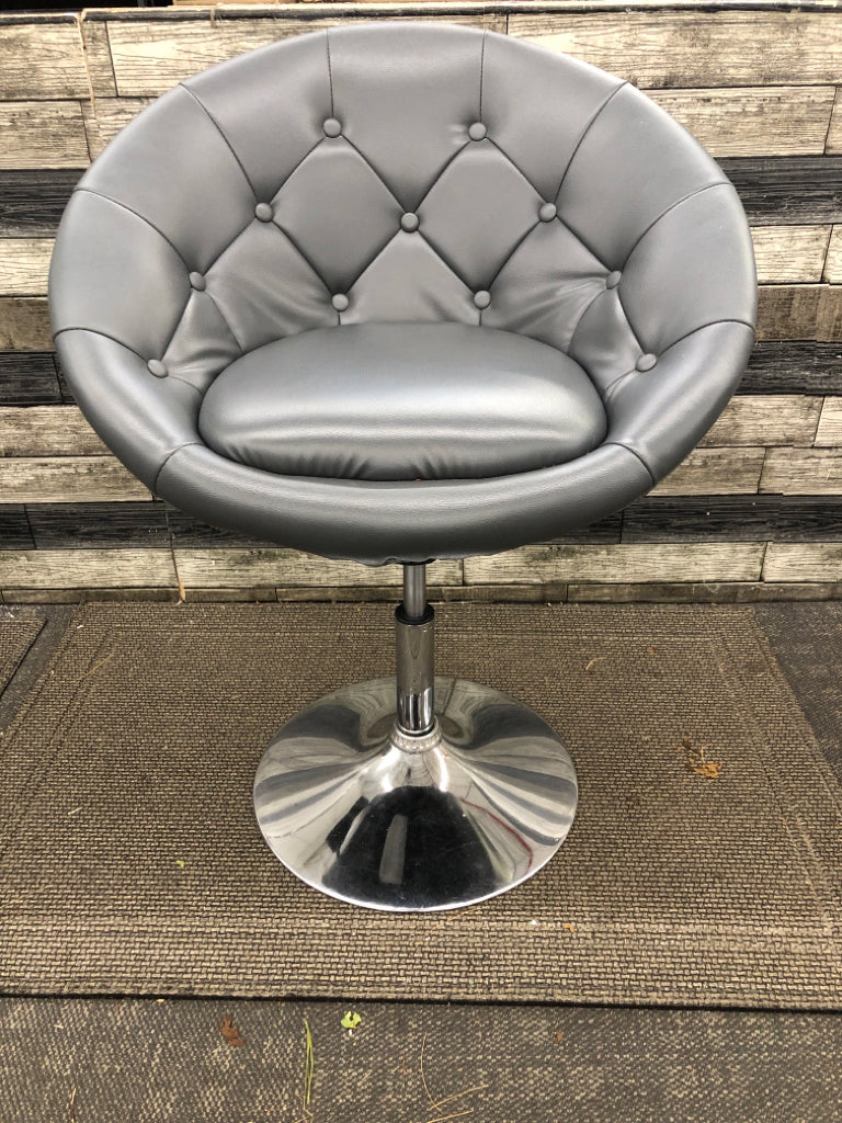 GREY FAUX LEATHER ROUND DESK CHAIR.