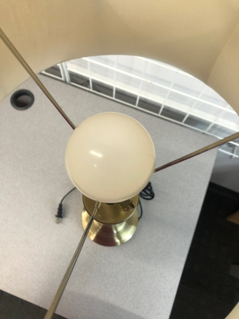 BRASS TABLE LAMP W/BROWN RIMMED SHADE.