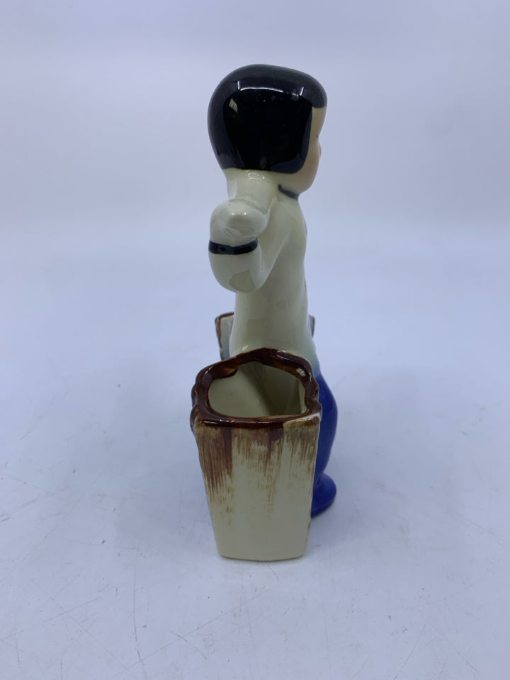 MAN W/ BLACK HAIR CARRYING SOMETHING ON SHOULD BLUE JEAN DOUBLE VASE/TOOTHPICK H