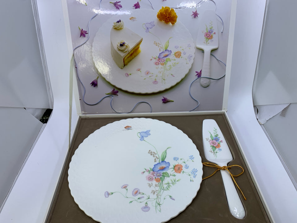 NIB "SOMETHING BLUE" BONE CHINA CAKE PLATE W/ SERVING KNIFE.