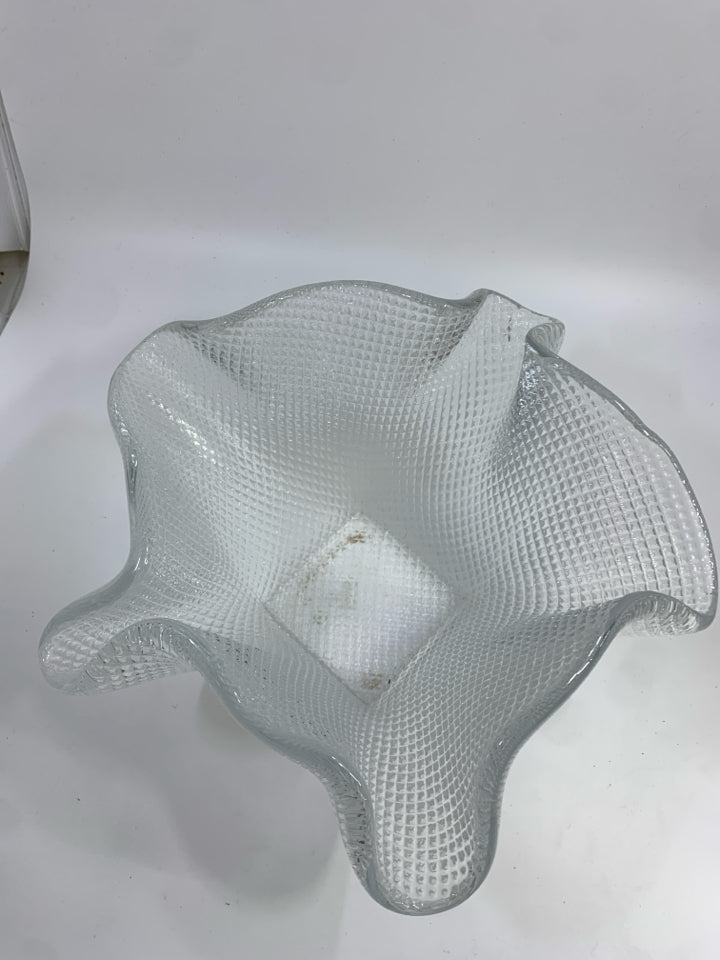 SCALLOPED RIBBON TEXTURED BOWL.