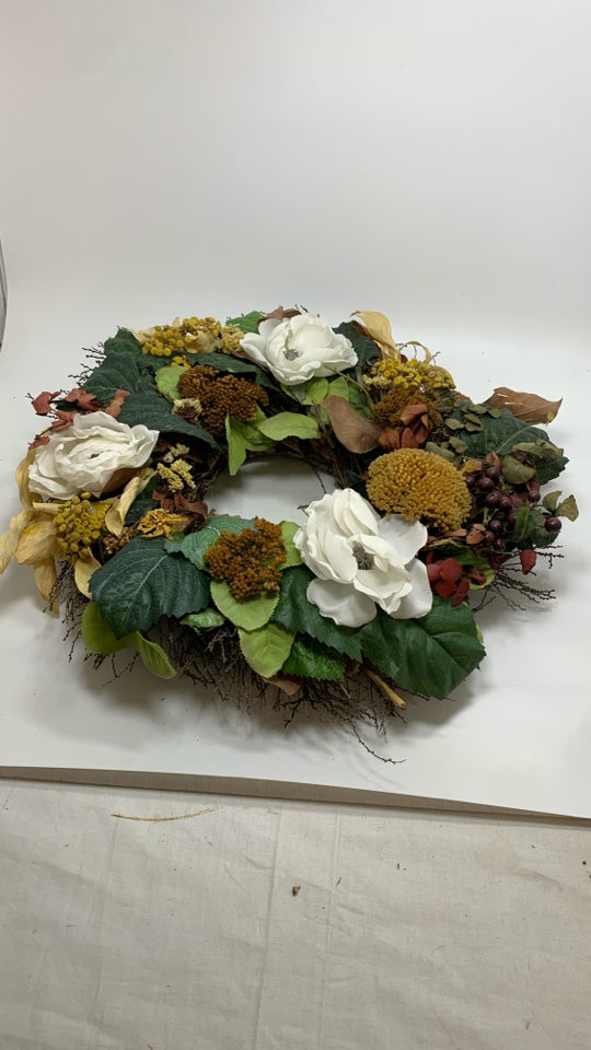 MIXED DRIED FLORALS WREATH.