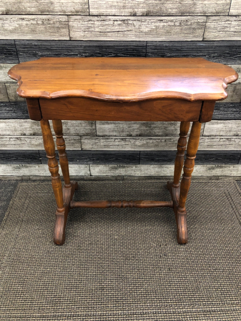 VTG SCALLOPED TABLE W/SPINDLE LEGS & DRAWER.