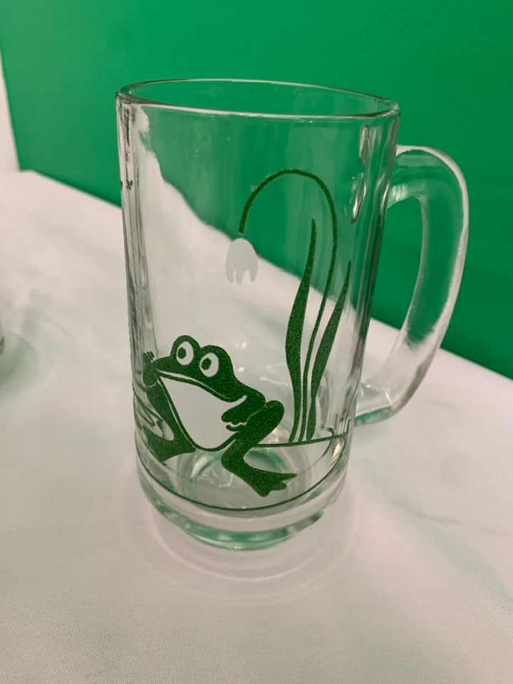 4 VTG GREEN FROG MUGS.