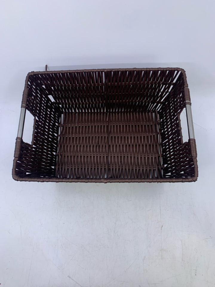 BROWN PLASTIC WOVEN W/ SILVER METAL HANDLES.