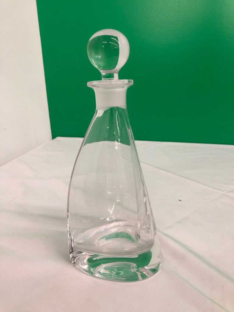 HEAVY GLASS HEART SHAPED DECANTER.